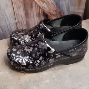 Dansko Size 41 Clogs